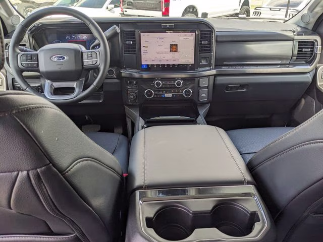 2026 Oxford White Ford Super Duty F-250 SRW Lariat 4X4 Truck