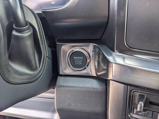 2026 Oxford White Ford Super Duty F-250 SRW Lariat 4X4 Truck