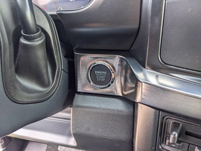 2026 Oxford White Ford Super Duty F-250 SRW Lariat 4X4 Truck
