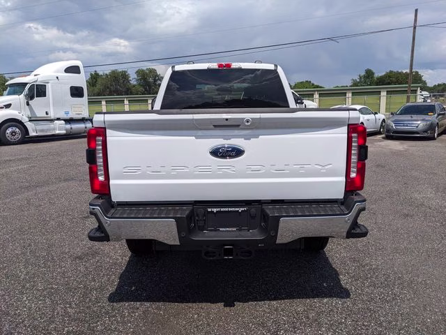 2026 Oxford White Ford Super Duty F-250 SRW Lariat 4X4 Truck