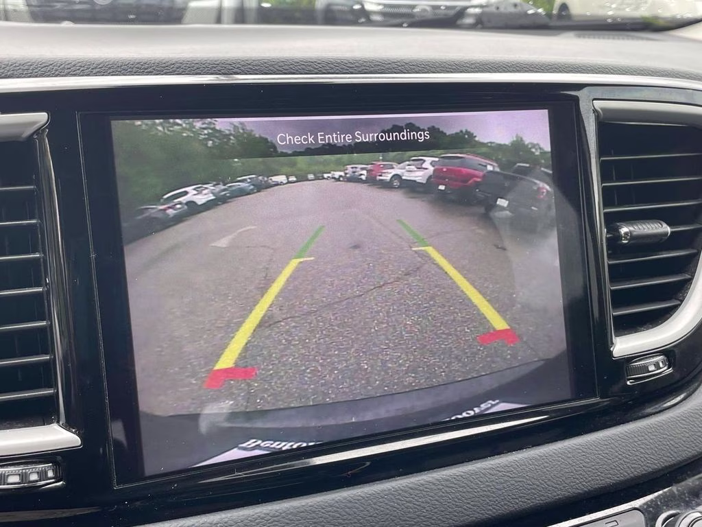 2022 Brilliant Black Crystal Pearlcoat Chrysler Pacifica Touring L FWD Van