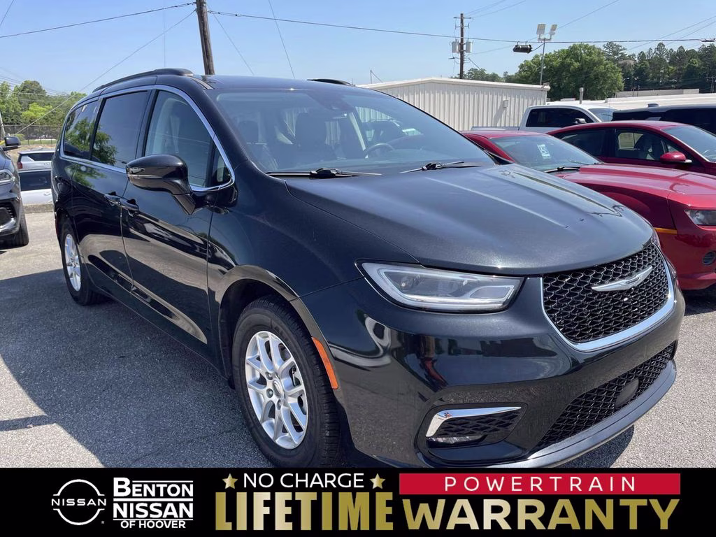 2022 Chrysler Pacifica Touring L's photo