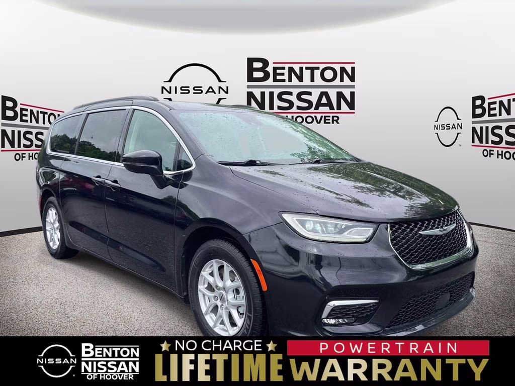 2022 Chrysler Pacifica Touring L's photo