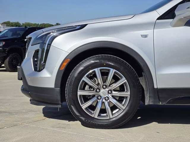 2022 Radiant Silver Metallic Cadillac XT4 Sport FWD SUV