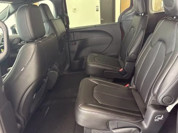 2027 Red Hot Pearlcoat Chrysler Pacifica Select AWD Van