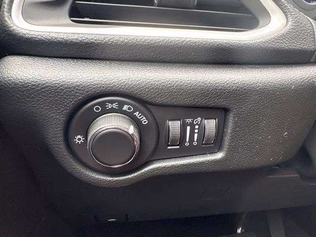 2027 Red Hot Pearlcoat Chrysler Pacifica Select AWD Van
