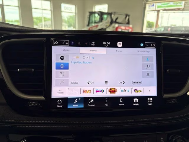 2027 Diamond Black Crystal Pearlcoat Chrysler Pacifica Limited AWD Van