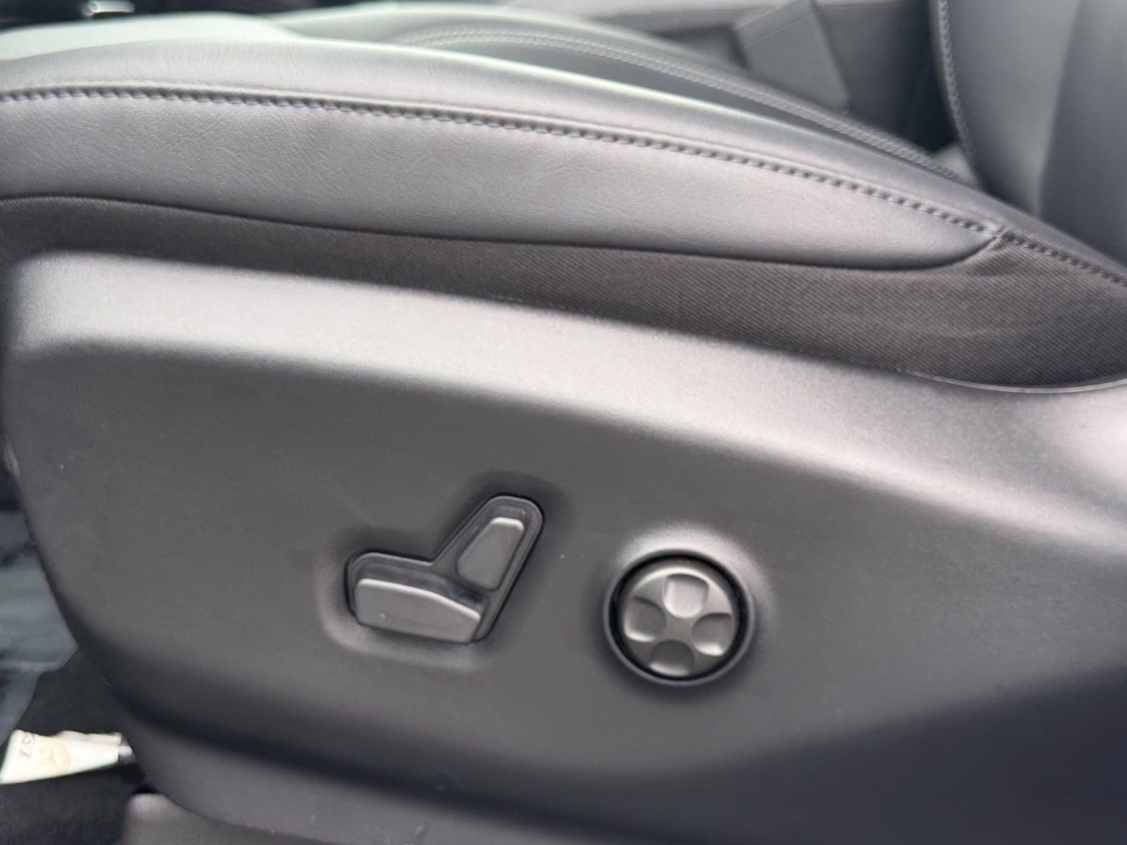 2027 Pw7 Chrysler Pacifica Select AWD Van