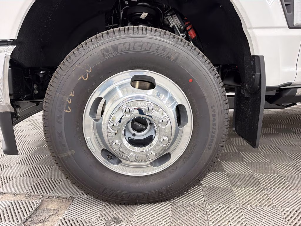 2026 STAR WHITE Ford Super Duty F-350 DRW Lariat 4X4 Truck