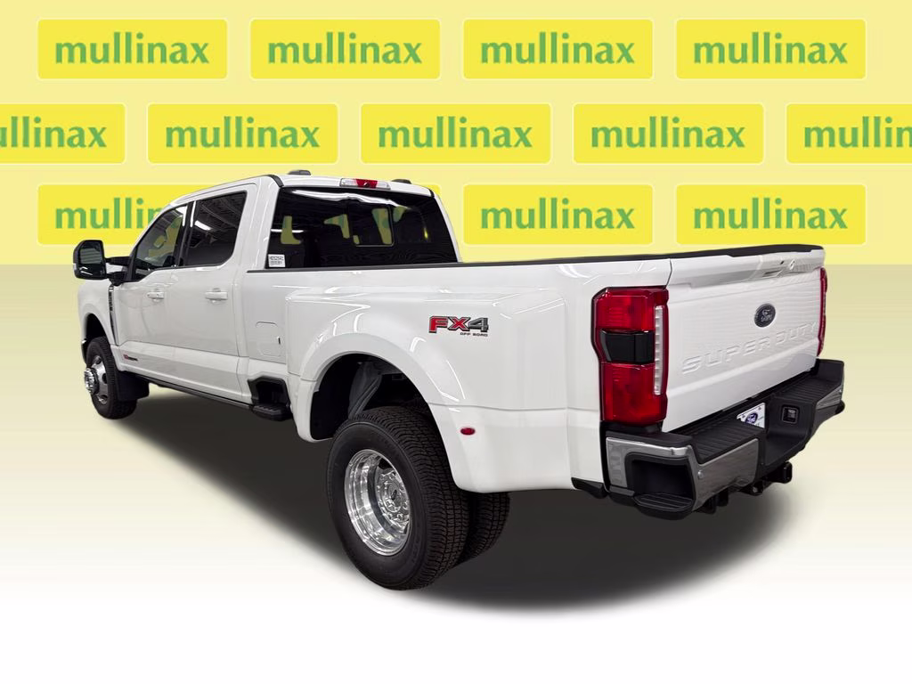 2026 STAR WHITE Ford Super Duty F-350 DRW Lariat 4X4 Truck