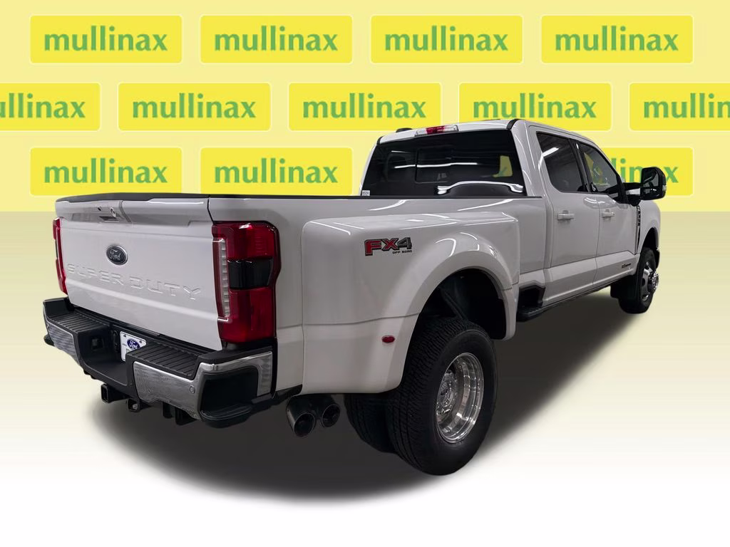 2026 STAR WHITE Ford Super Duty F-350 DRW Lariat 4X4 Truck