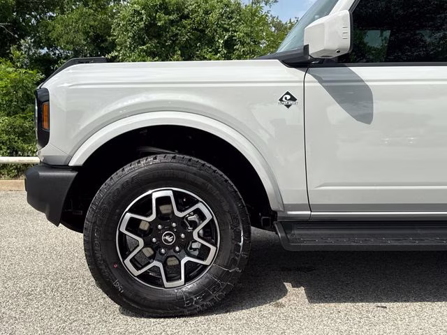 2026 Avalanche Ford Bronco Outer Banks 4X4 SUV