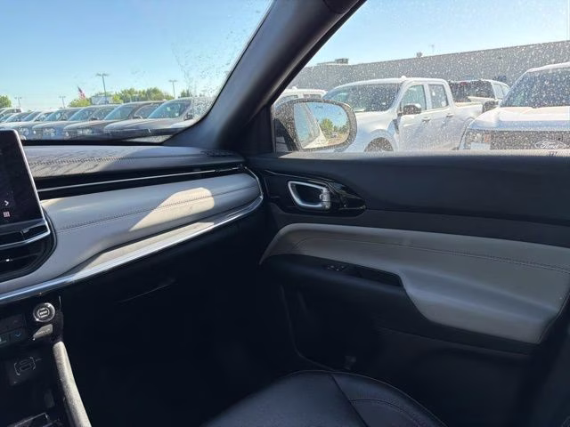 2024 Bright White Clearcoat Jeep Compass Limited 4X4 SUV