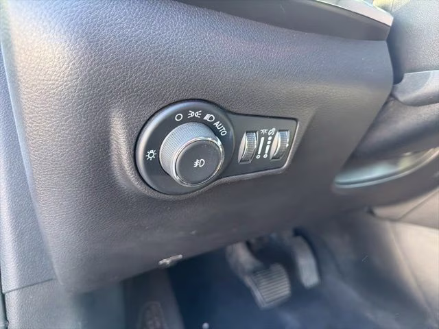 2024 Bright White Clearcoat Jeep Compass Limited 4X4 SUV