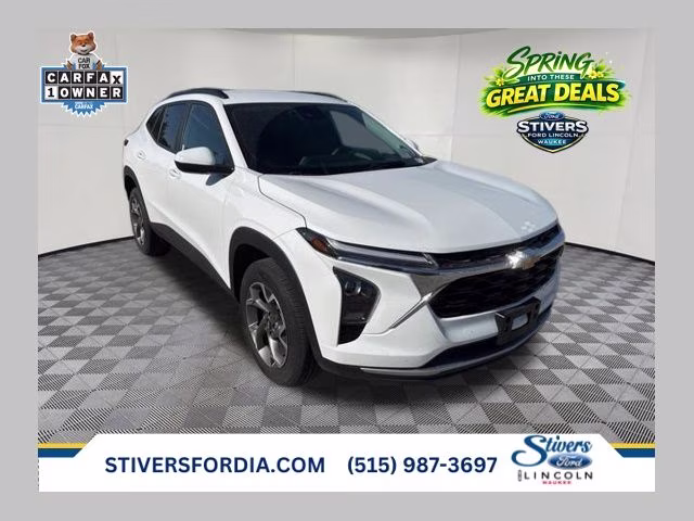 2025 Summit White Chevrolet Trax LT FWD SUV
