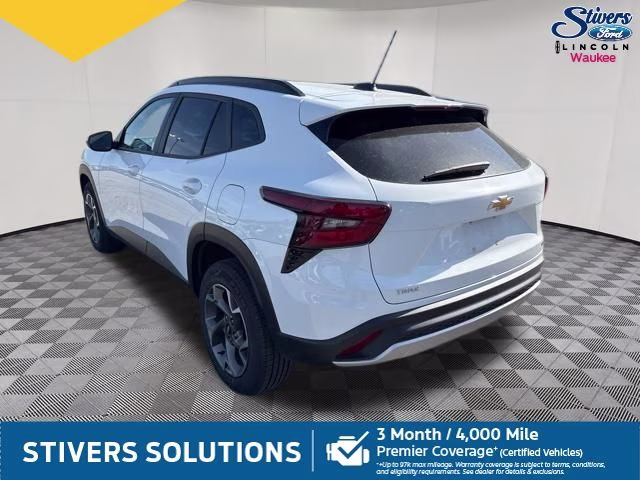 2025 Summit White Chevrolet Trax LT FWD SUV