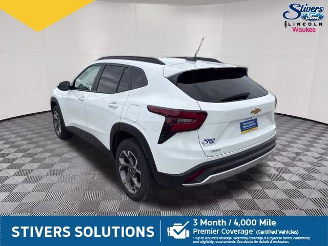 2025 Summit White Chevrolet Trax LT FWD SUV