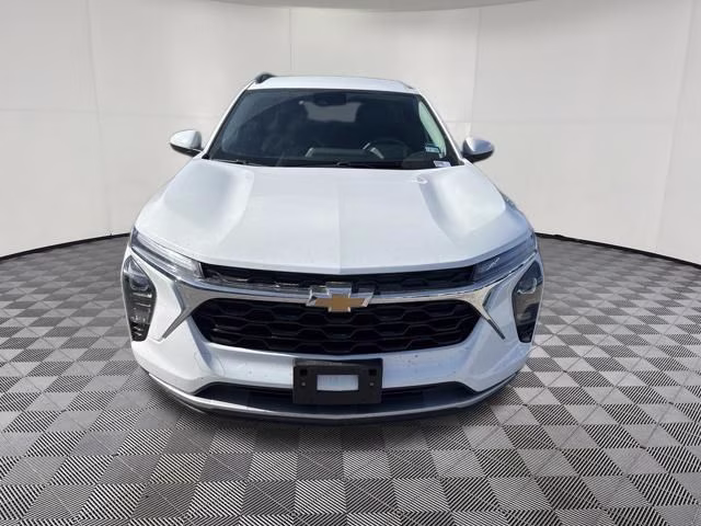 2025 Summit White Chevrolet Trax LT FWD SUV