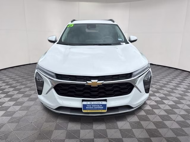2025 Summit White Chevrolet Trax LT FWD SUV