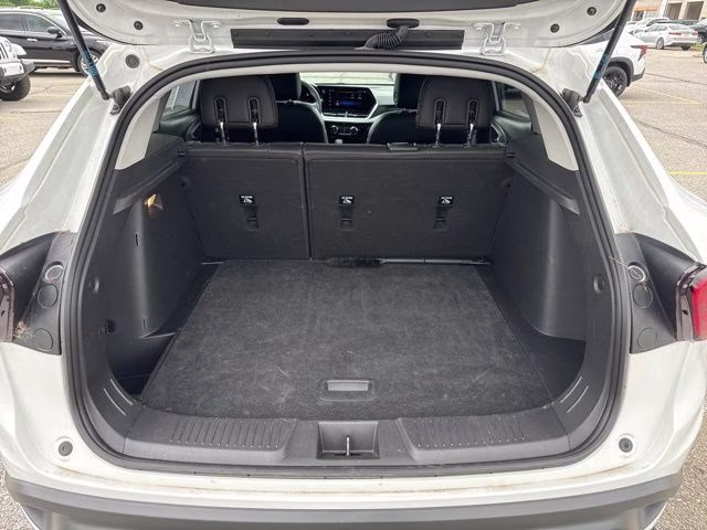 2025 Summit White Chevrolet Trax LT FWD SUV