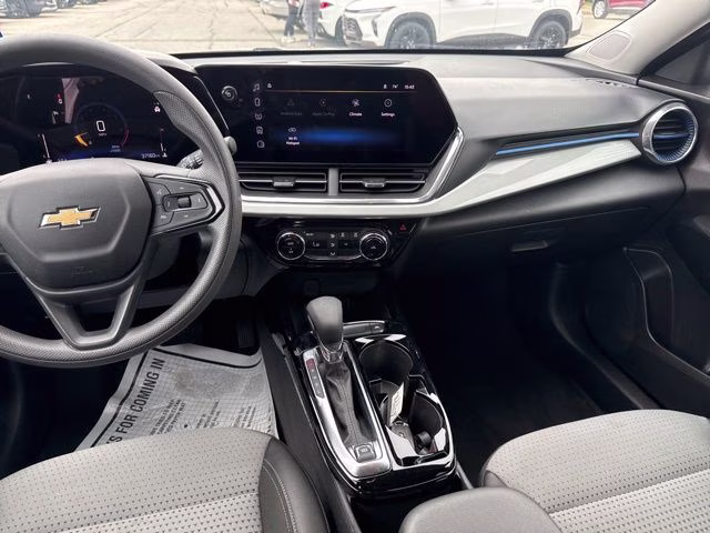 2025 Summit White Chevrolet Trax LT FWD SUV