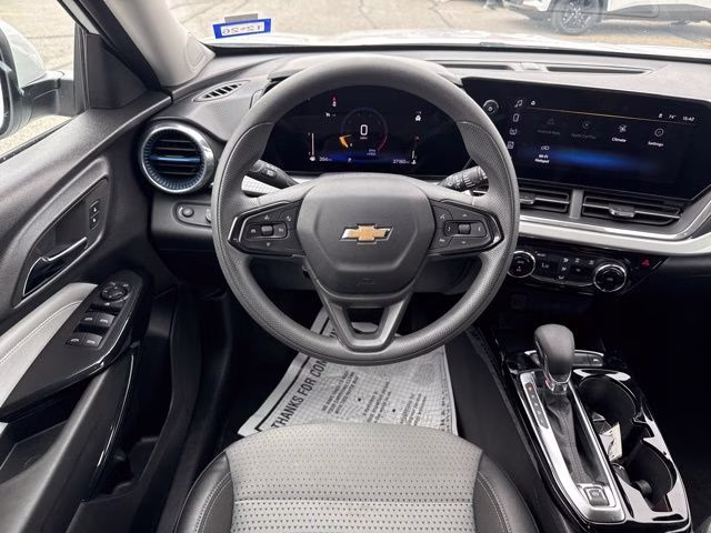 2025 Summit White Chevrolet Trax LT FWD SUV