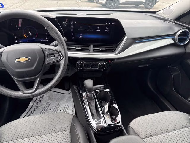 2025 Summit White Chevrolet Trax LT FWD SUV