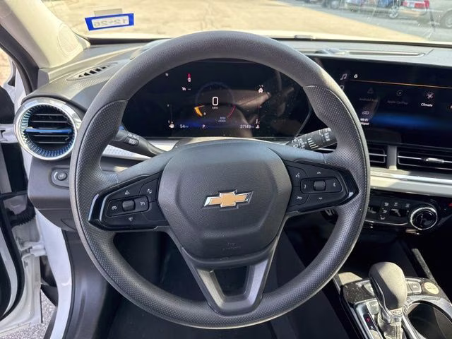 2025 Summit White Chevrolet Trax LT FWD SUV