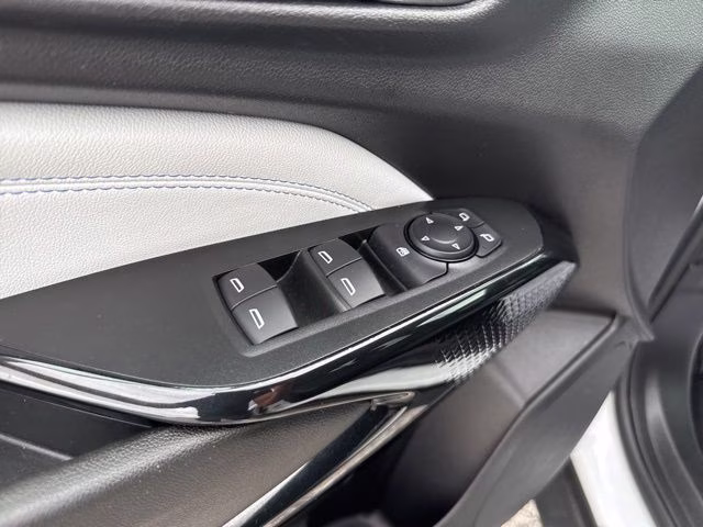 2025 Summit White Chevrolet Trax LT FWD SUV