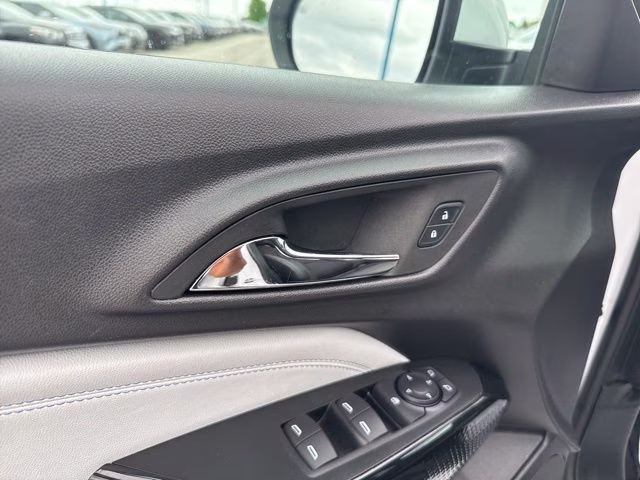 2025 Summit White Chevrolet Trax LT FWD SUV
