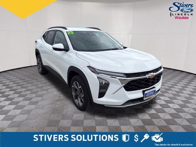 2025 Summit White Chevrolet Trax LT FWD SUV