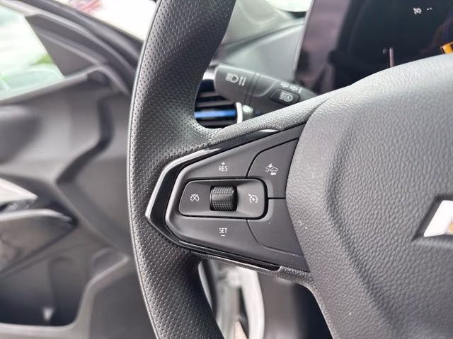 2025 Summit White Chevrolet Trax LT FWD SUV