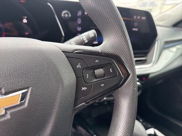 2025 Summit White Chevrolet Trax LT FWD SUV