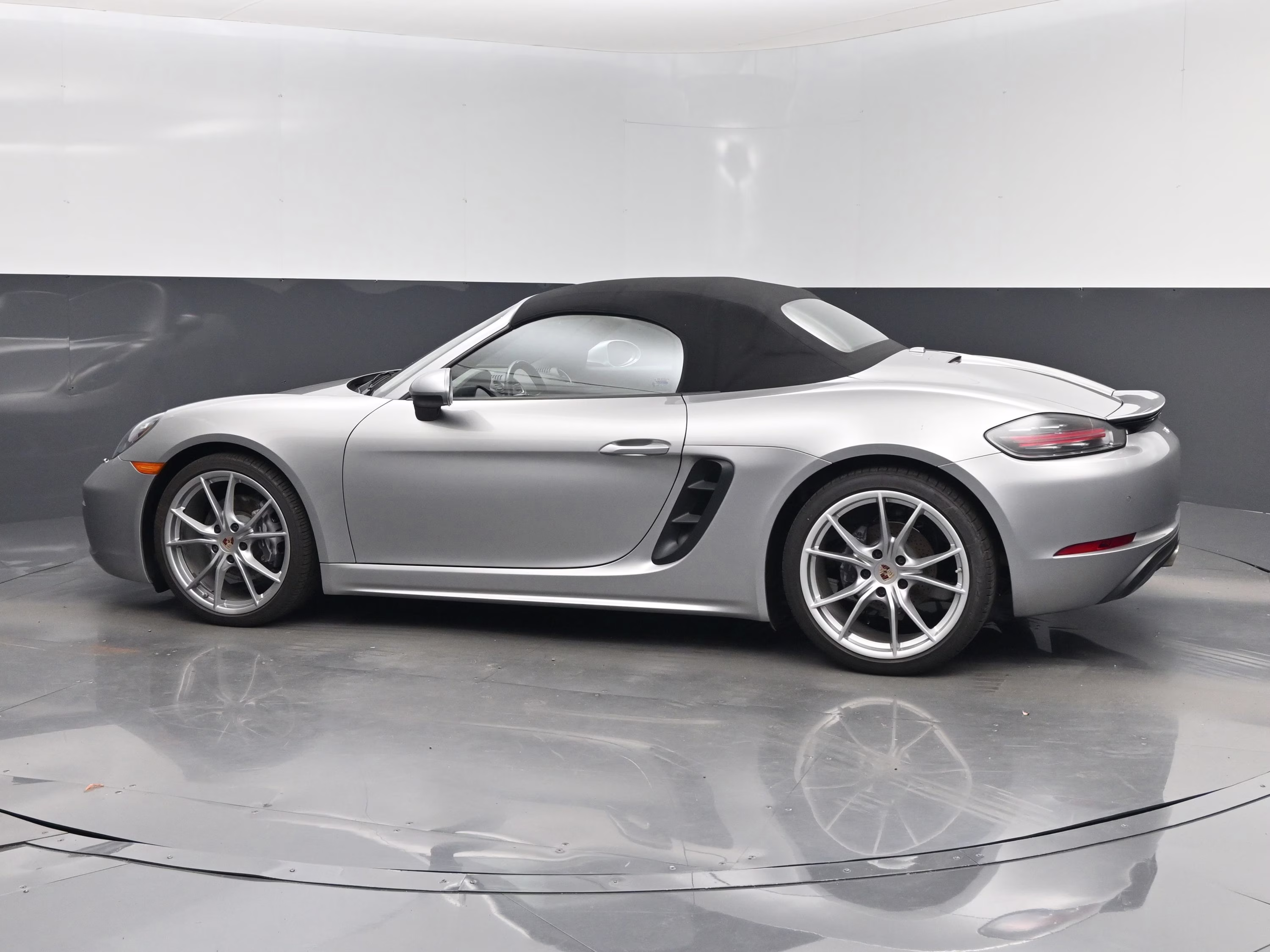 2017 GT Silver Metallic Porsche 718 Boxster Base RWD Convertible