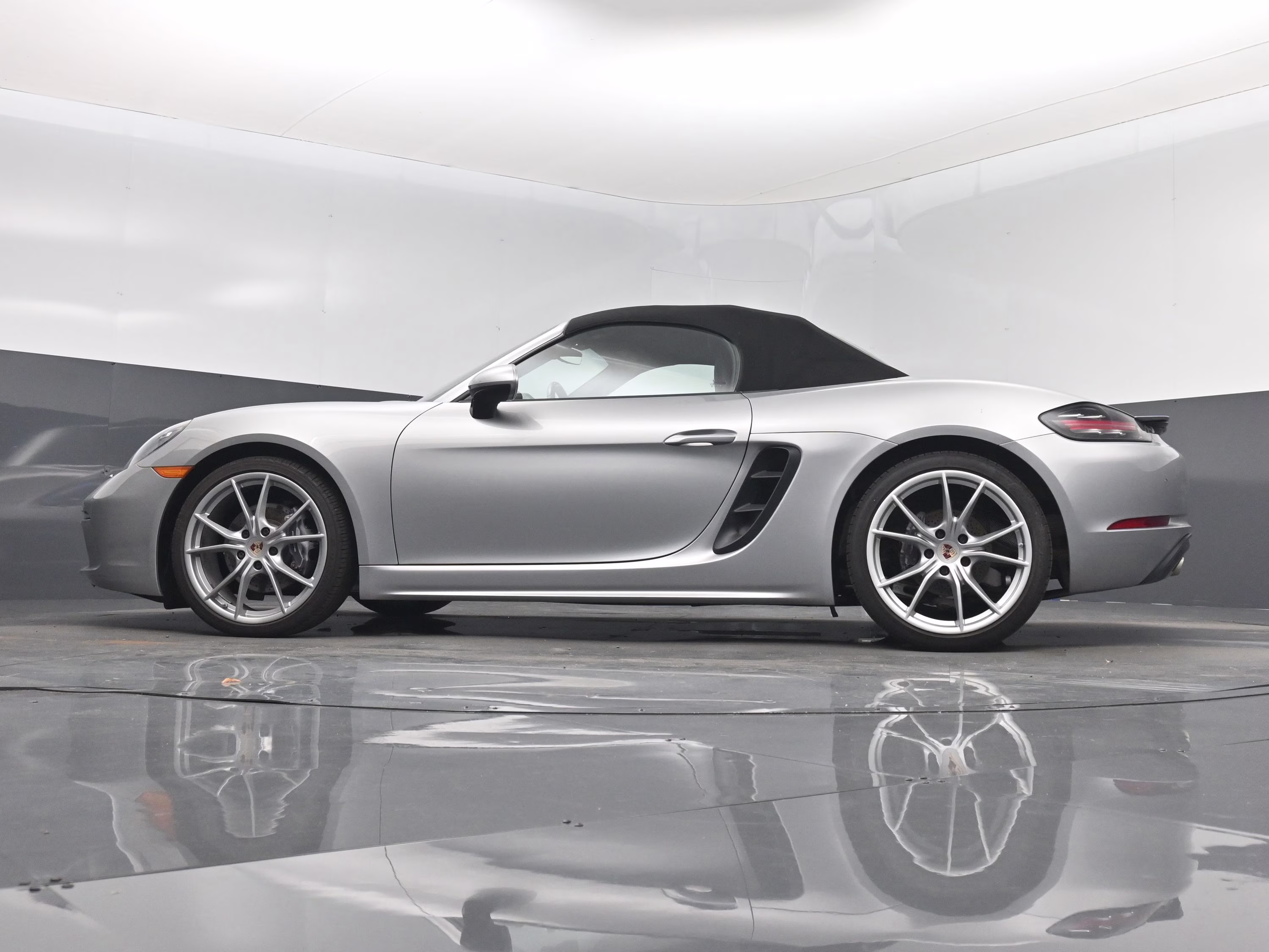2017 GT Silver Metallic Porsche 718 Boxster Base RWD Convertible