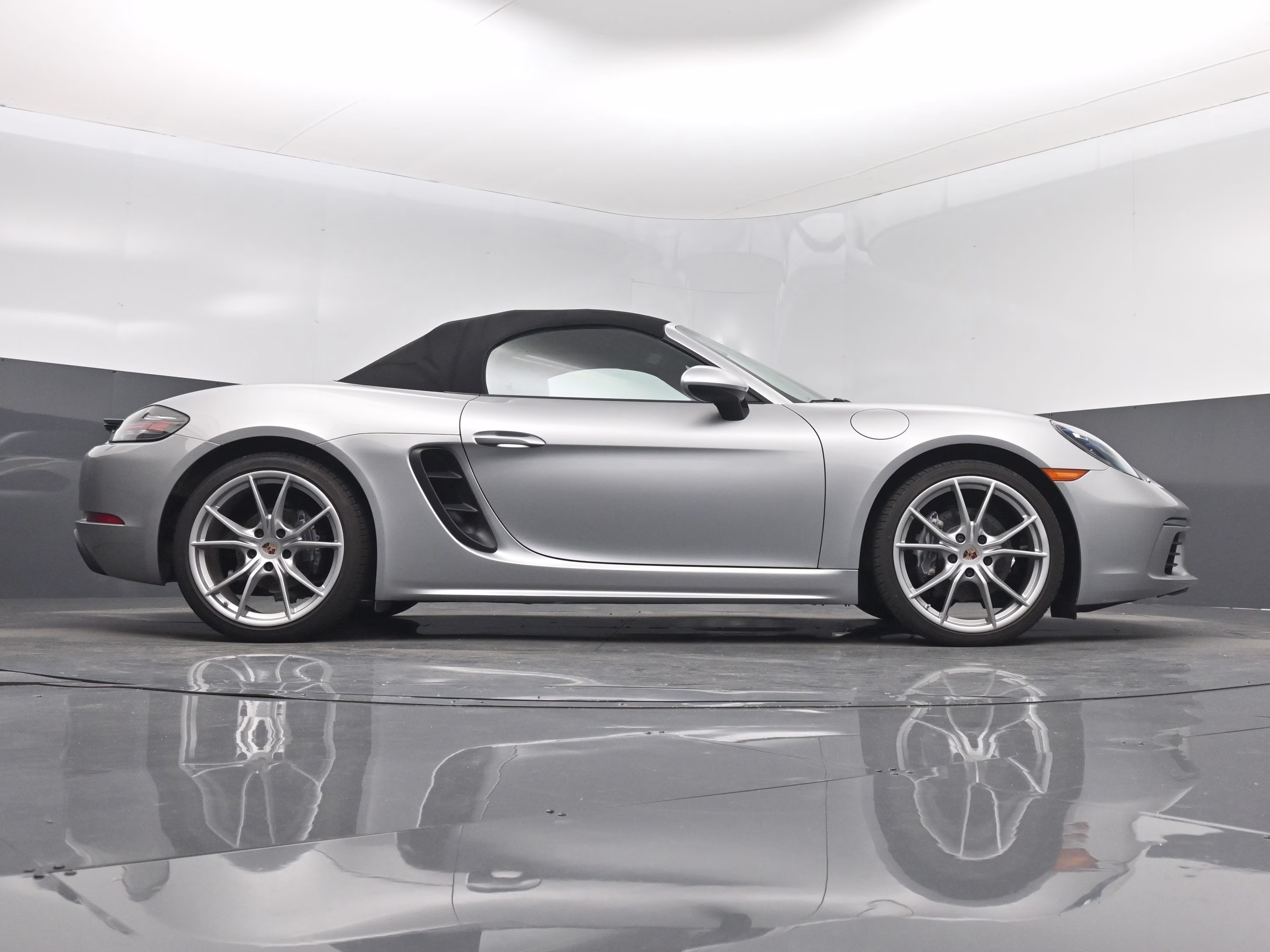 2017 GT Silver Metallic Porsche 718 Boxster Base RWD Convertible