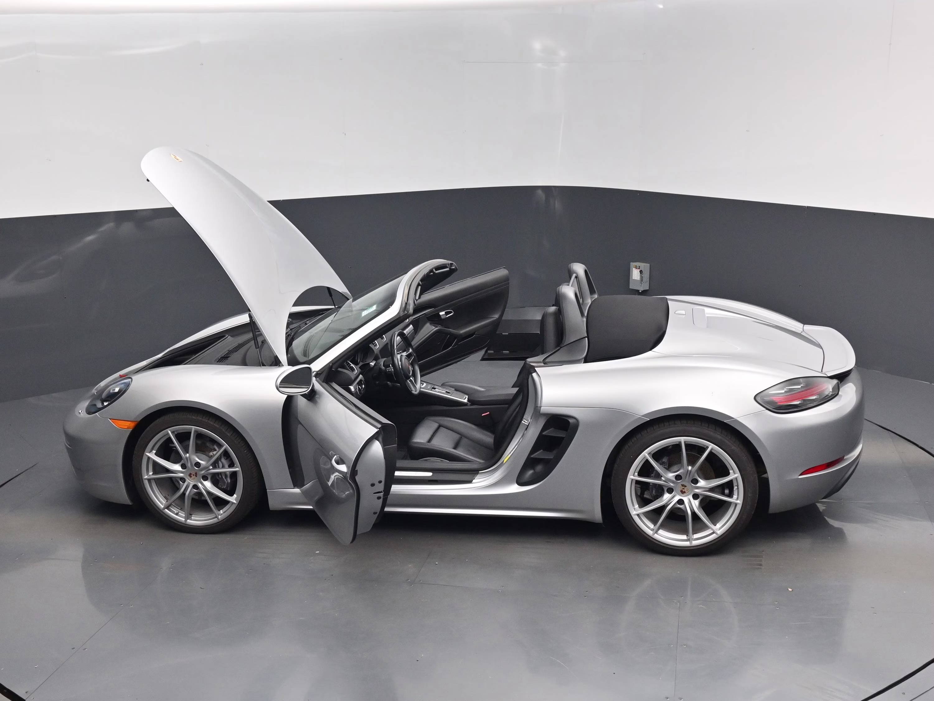 2017 GT Silver Metallic Porsche 718 Boxster Base RWD Convertible