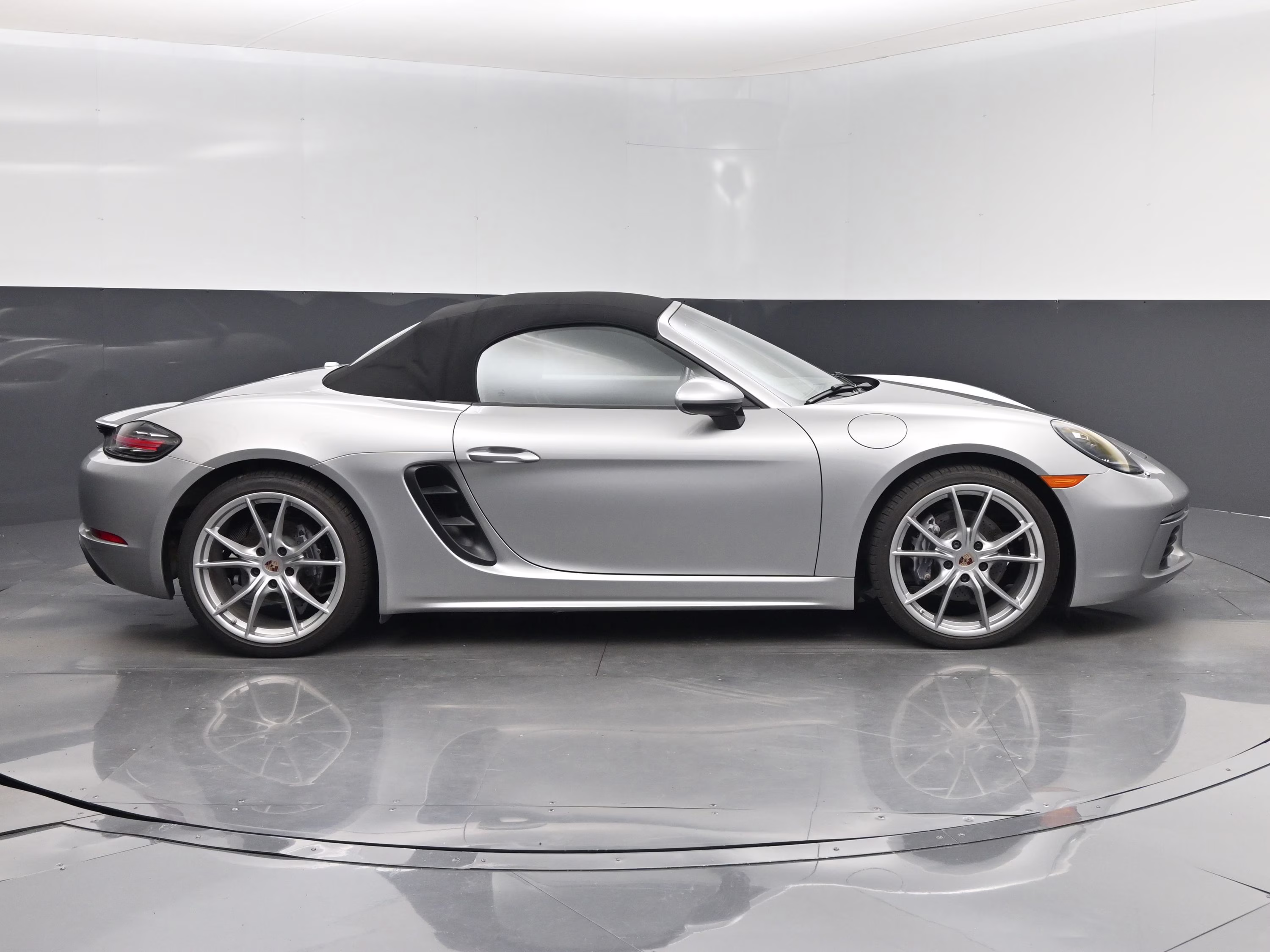 2017 GT Silver Metallic Porsche 718 Boxster Base RWD Convertible