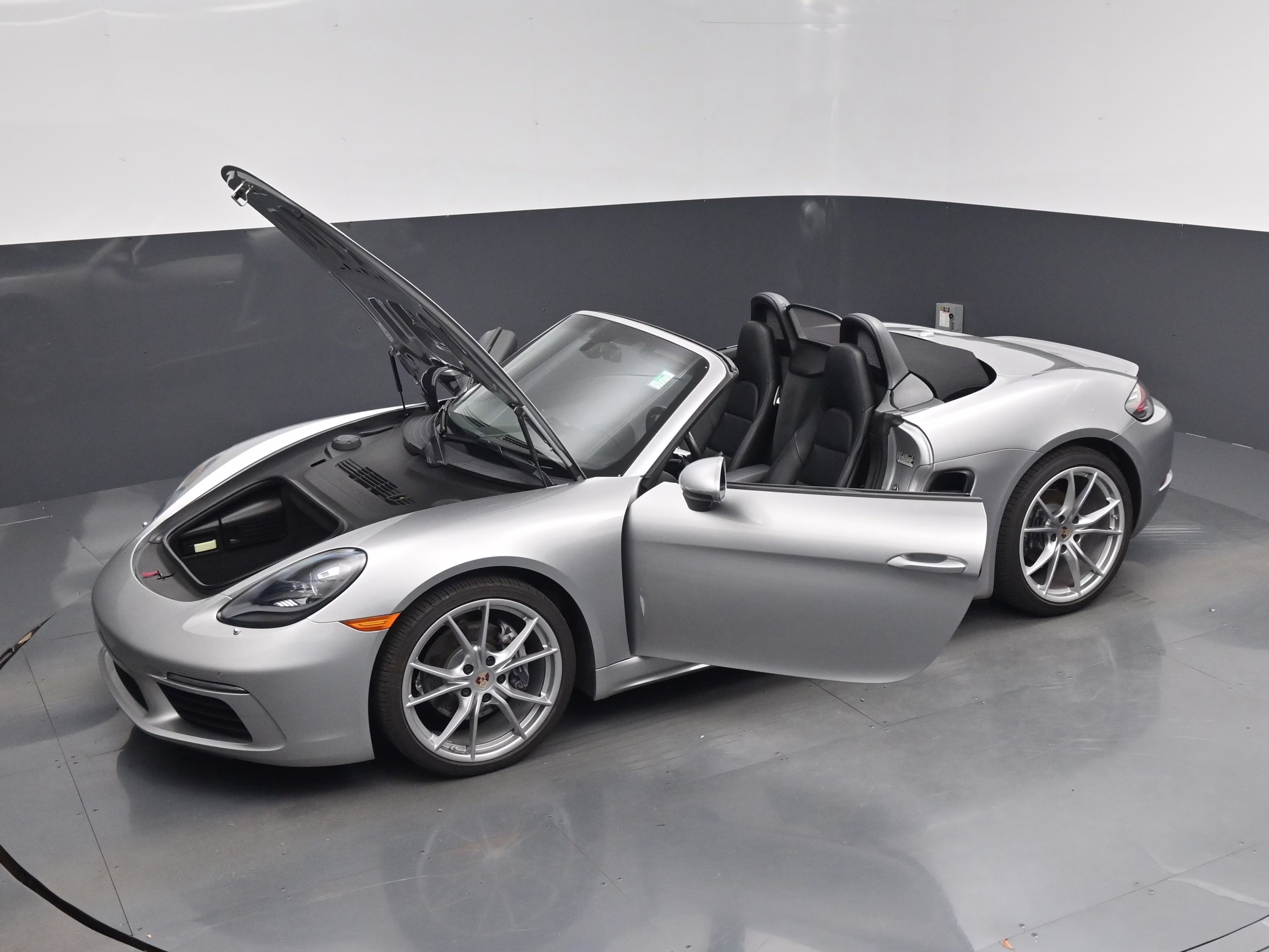 2017 GT Silver Metallic Porsche 718 Boxster Base RWD Convertible