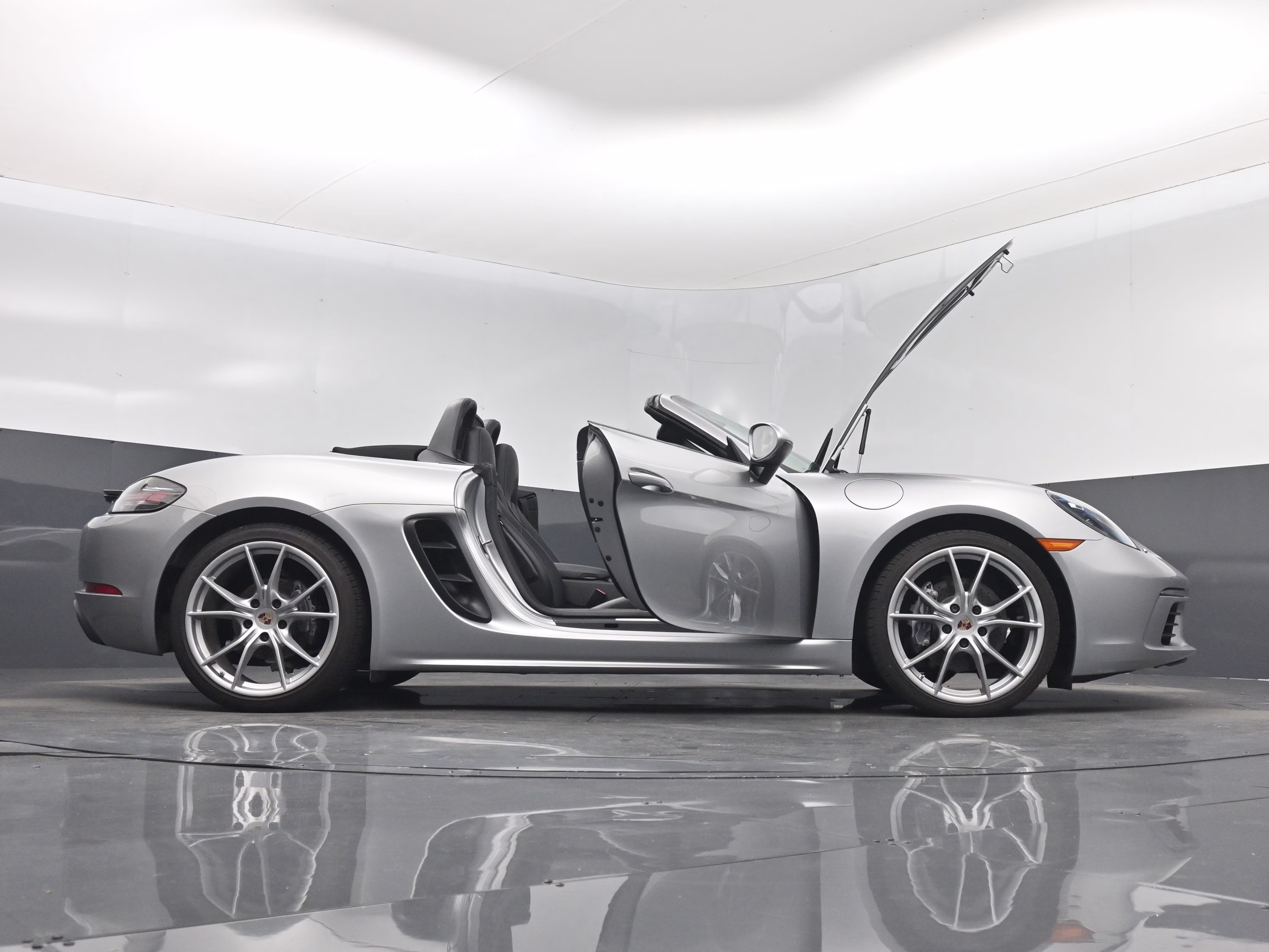2017 GT Silver Metallic Porsche 718 Boxster Base RWD Convertible