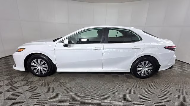 2022 White Toyota Camry Hybrid LE FWD Sedan
