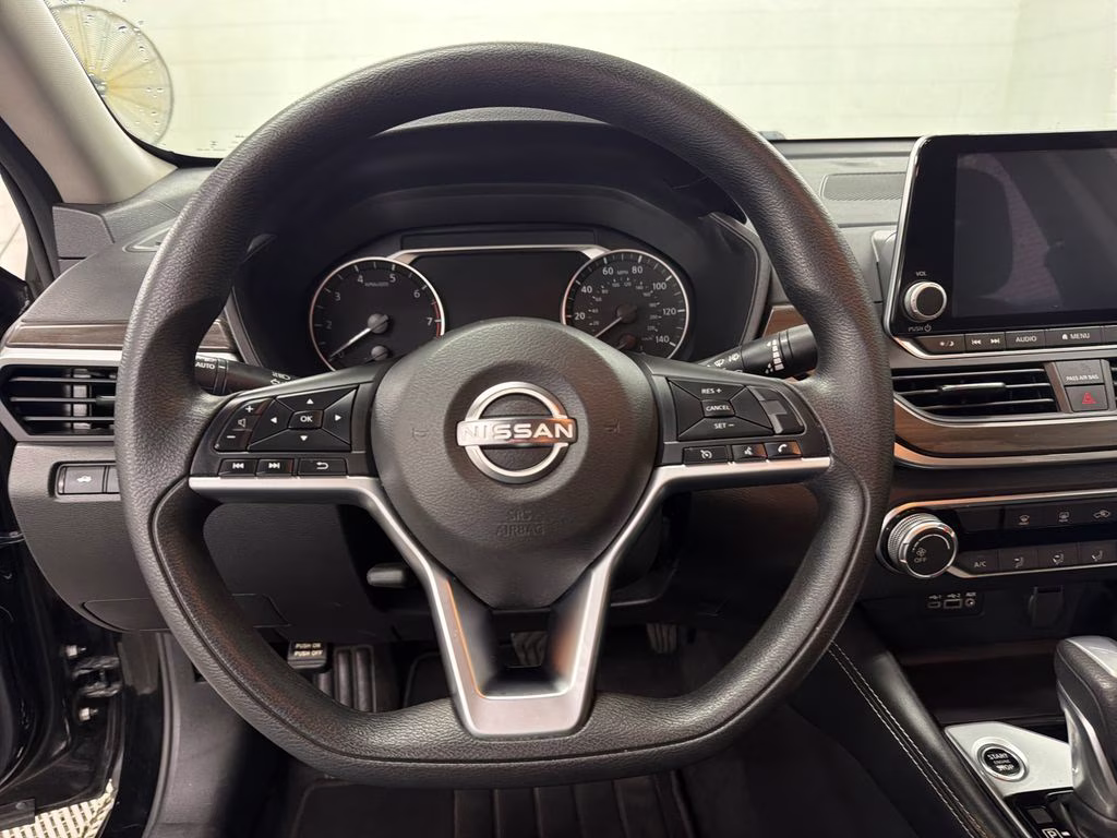2023 Super Black Clearcoat Nissan Altima 2.5 SV FWD Sedan