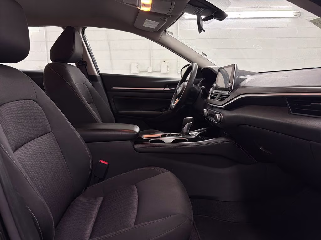 2023 Super Black Clearcoat Nissan Altima 2.5 SV FWD Sedan