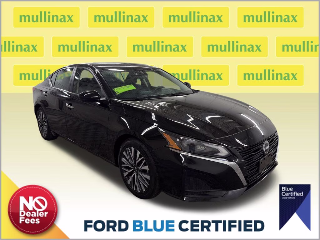 2023 Super Black Clearcoat Nissan Altima 2.5 SV FWD Sedan