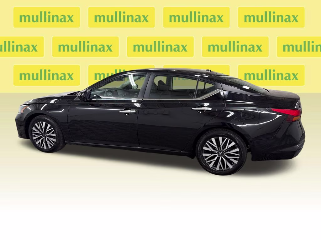 2023 Super Black Clearcoat Nissan Altima 2.5 SV FWD Sedan