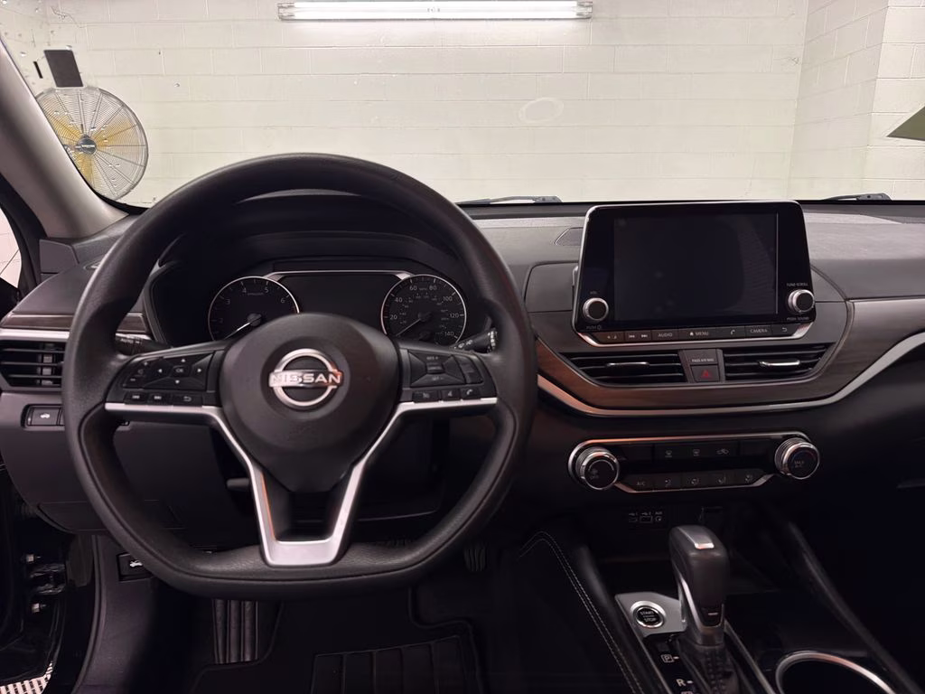 2023 Super Black Clearcoat Nissan Altima 2.5 SV FWD Sedan