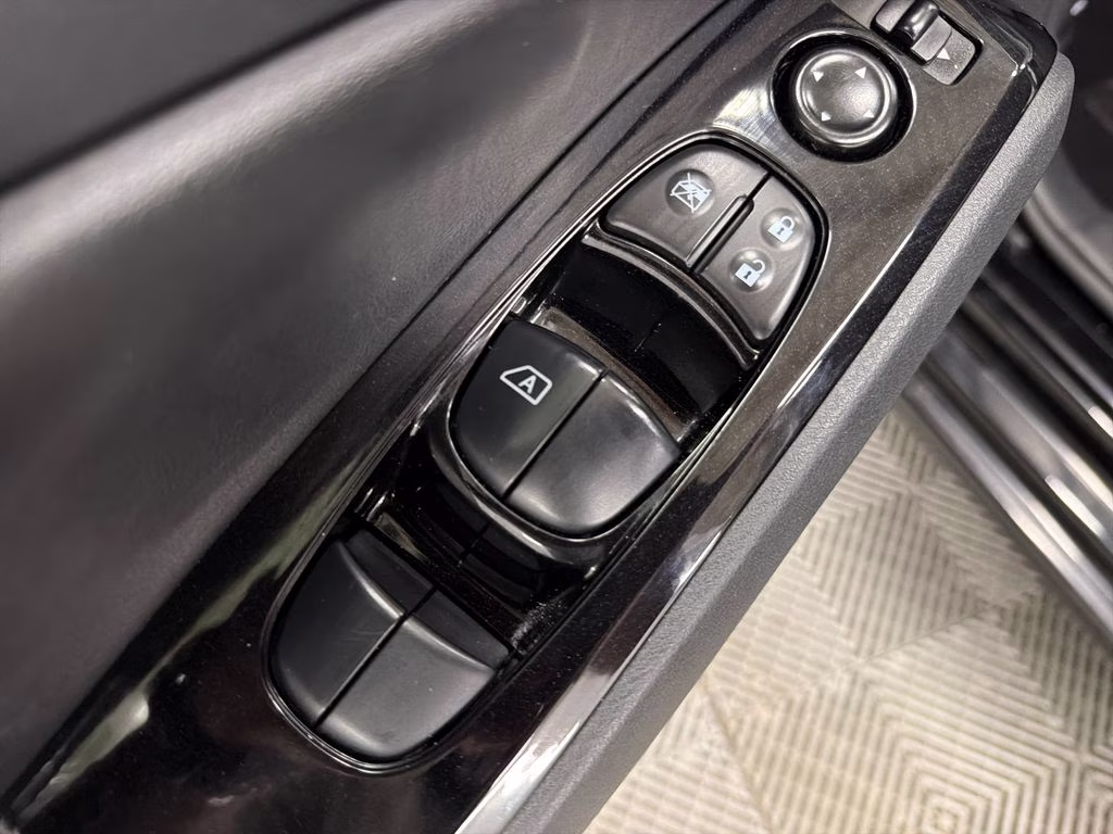 2023 Super Black Clearcoat Nissan Altima 2.5 SV FWD Sedan