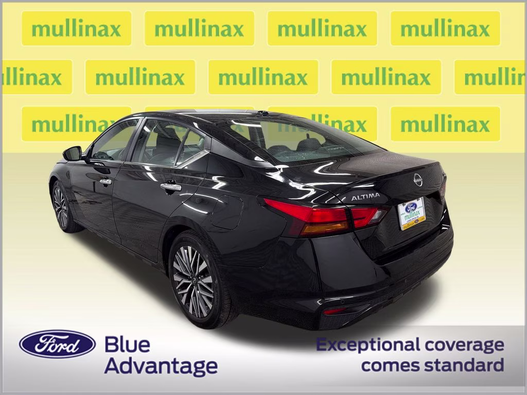 2023 Super Black Clearcoat Nissan Altima 2.5 SV FWD Sedan