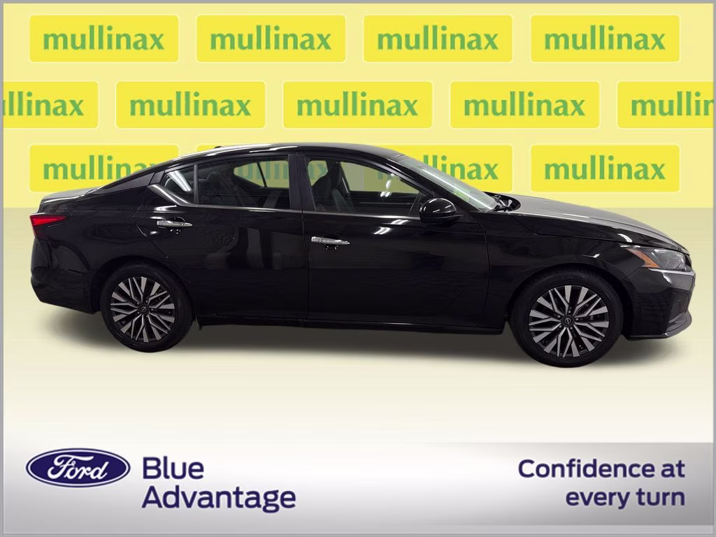 2023 Super Black Clearcoat Nissan Altima 2.5 SV FWD Sedan
