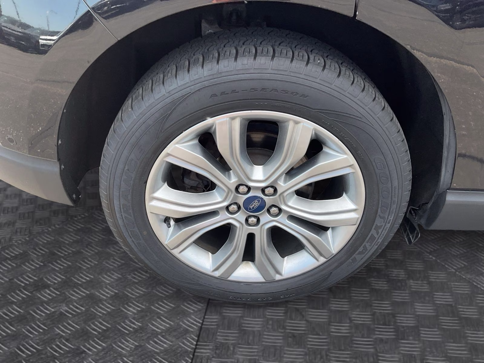 2019 Black Metallic Ford Edge Titanium AWD SUV